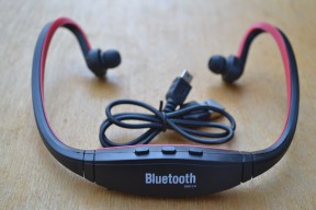 Купить Bluetooth наушники BS19 с микрофоном - красные detaluhi.ho.ua Интернет магазин в Каменец-Подольском, устройства, радиодетали, интсрументы.