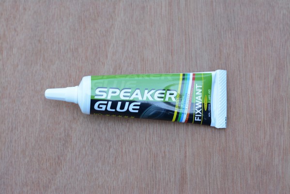 Купить Клей для ремонта динамиков светло-желтый 50 мл detaluhi.ho.ua Интернет магазин в Каменец-Подольском, устройства, радиодетали, интсрументы.